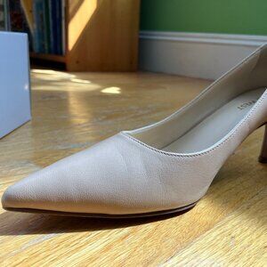 Nine West nude heels Size 8.5